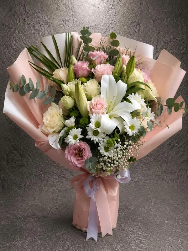 Buca-Cicekci-I-Izmir-Cicekci-BKT0102 Premium Soft Lilyum ve Güller Buketi. Buca Çiçekçi. BKT0102