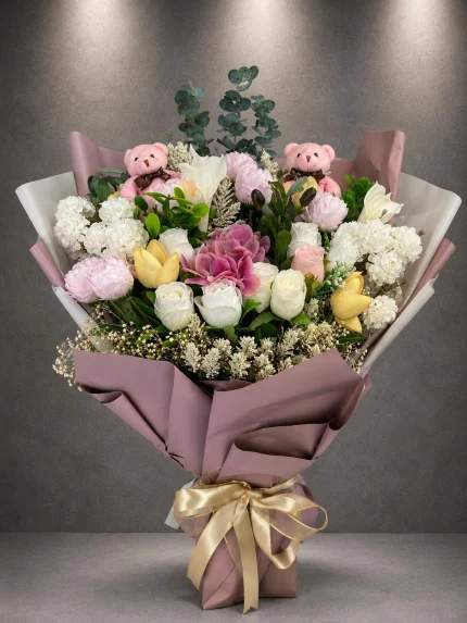 Masal Bahçesi Yapay Çiçek Buketi YPY0015 pastel çiçekler ve pembe peluş ayıcıklı buket